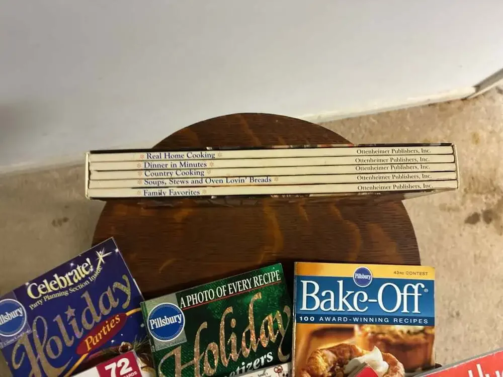 Pillsbury Classic Cookbooks Lot of Recipe Booklets and Magazines